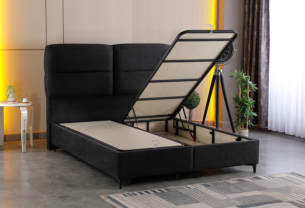 Απεικονίζεται το κρεβάτι χωρίς στρώμα, ώστε να φαίνεται ο αποθηκευτικός χώρος.